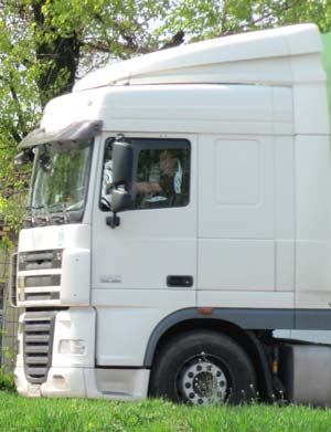 За допомогою GPS маячка дивимося куди поїхала машина