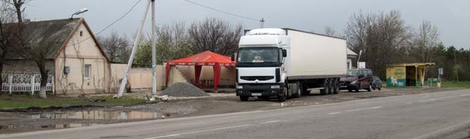 Доставляючи вантажі чужим транспортом, ви не можете встановити джіпіес трекер стаціонарно, але ніхто не заважає причепити автономний на магніті
