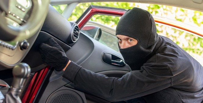 Un traceur GPS installé en temps opportun vous permet de contrôler votre voiture à tout moment et indique son emplacement précis en cas de vol