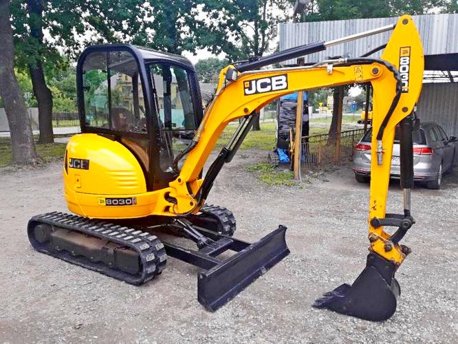 Le système de surveillance GPS aide à prévenir les abus des conducteurs lors de la location du mini-excavateur JCB 8030 ZTS