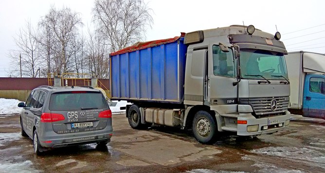 Amélioration de l'efficacité du camion-grain Mercedes Actros 184 grâce au suivi par satellite.