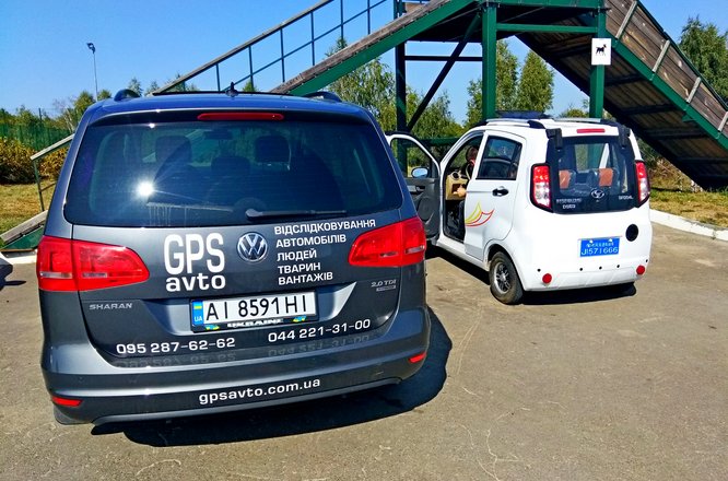 Installation du traceur GPS sur une voiture électrique