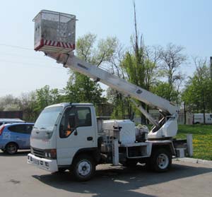 Клієнт відстежує роботу своєї автовишки сидячи в офісі за комп'ютером